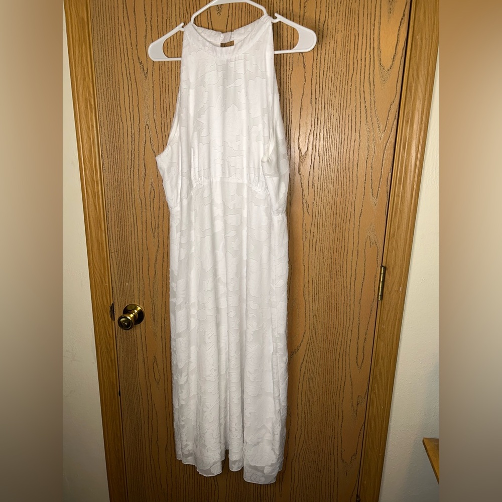 Beautiful Est. 1946 white dress!